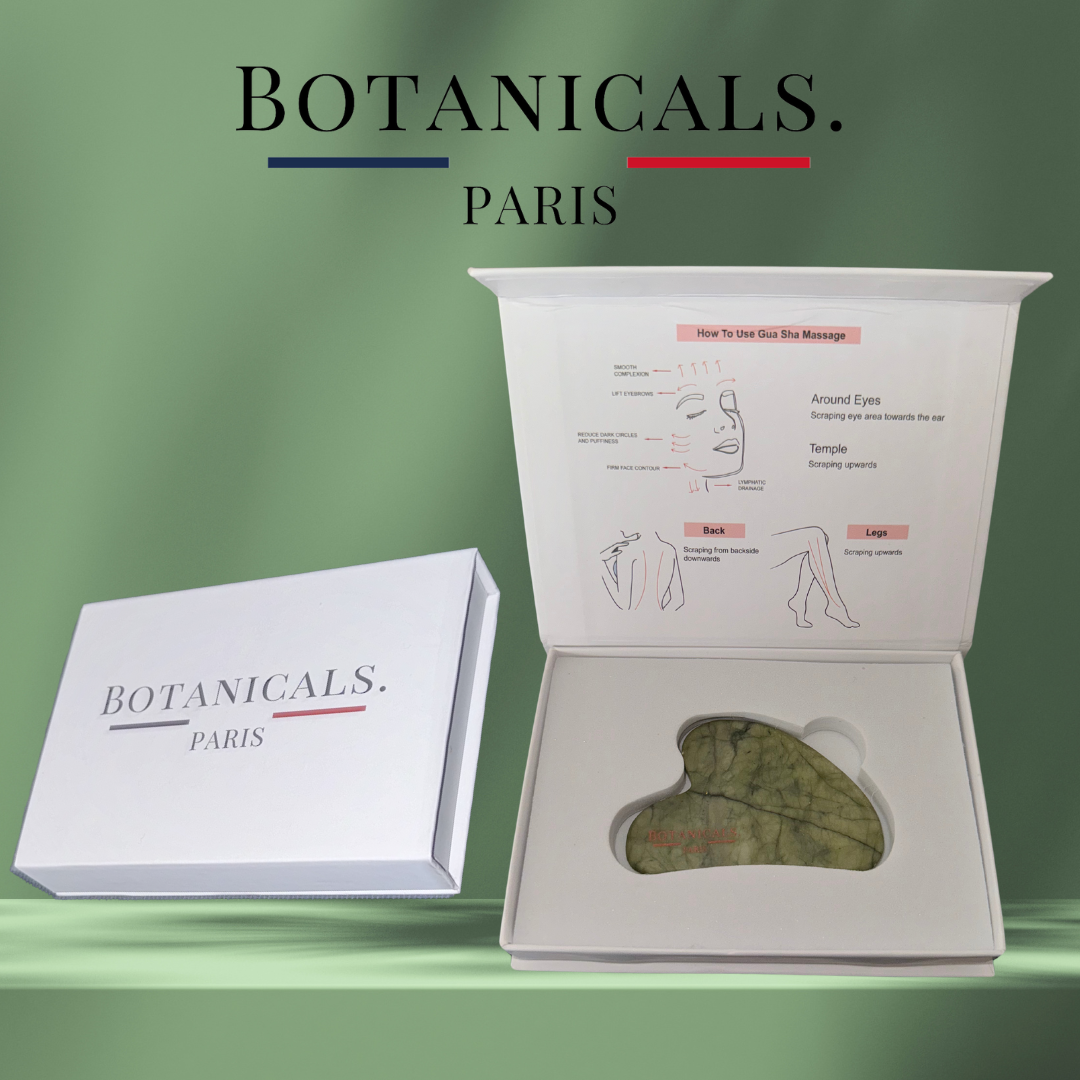 Guasha Botanicals en Xiu Yan Jade posé dans son étui