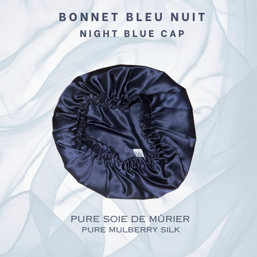 Magnifique bonnet de nuit en soie de mûrier bleu nuit apparaissant devant un voile transparent