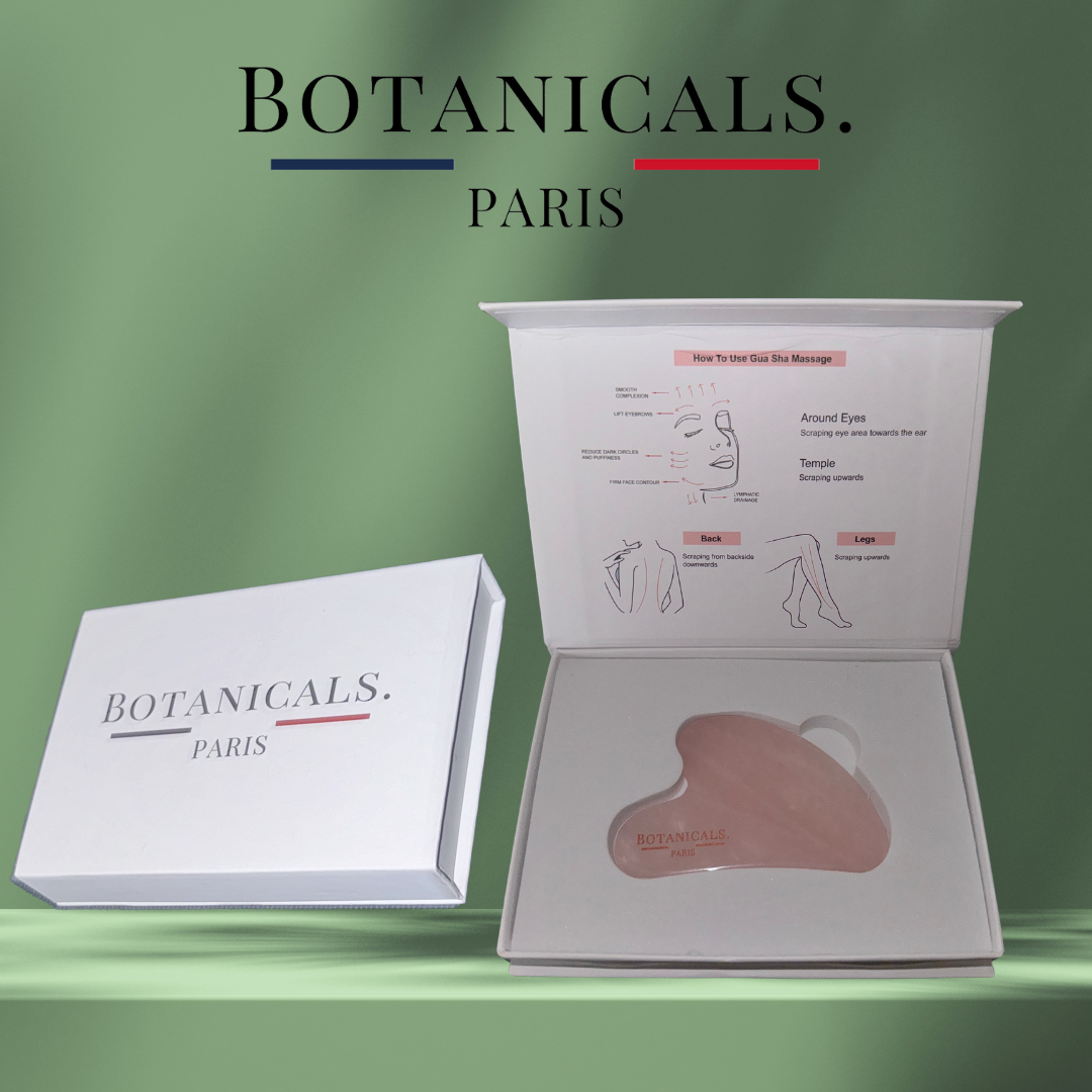 Guasha Botanicals en Quartz rose posé dans son étui